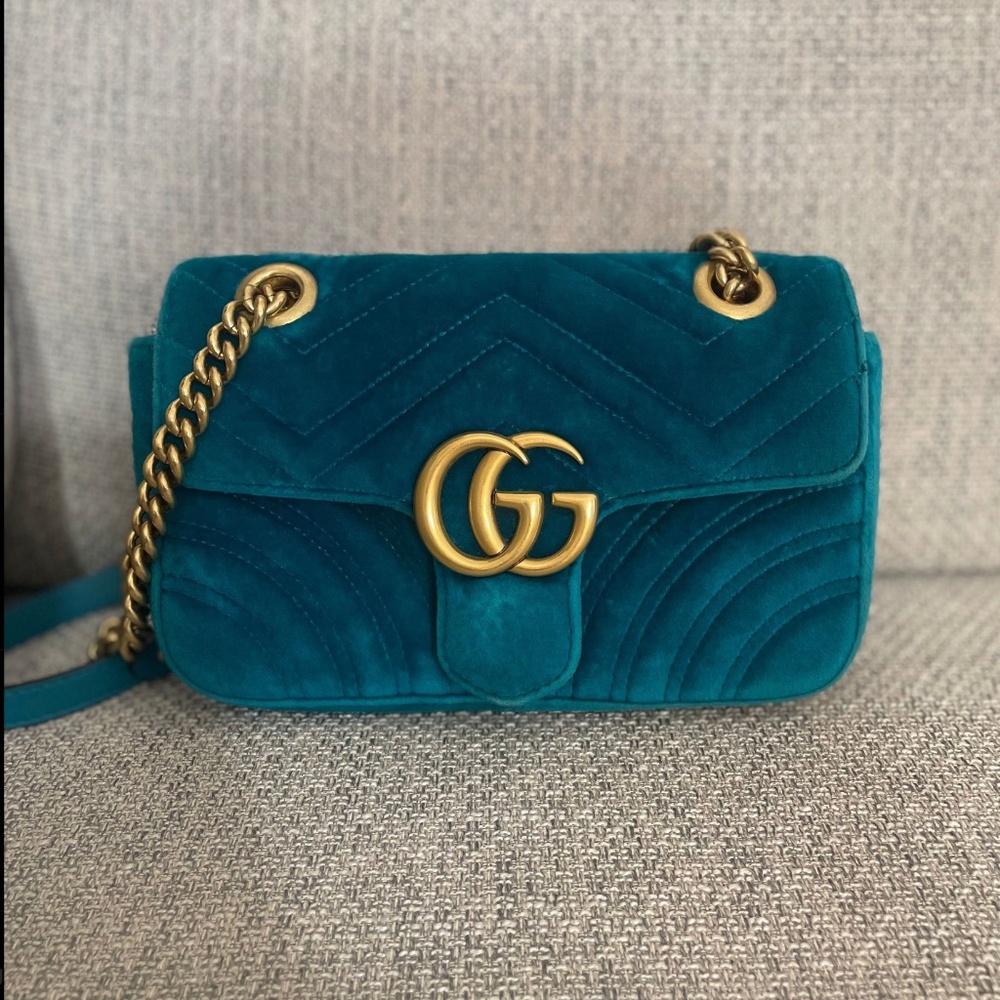 Gucci Marmont Shoulder Bag in Vibrant Emerald Green with Gold Chain